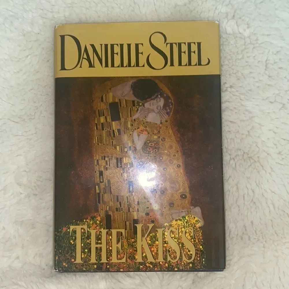 “The Kiss”💋by Danielle Steel 